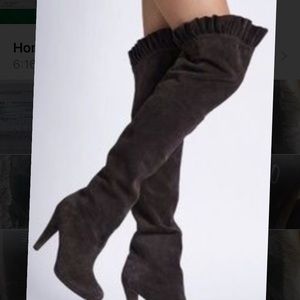 Colin Stuart Gray suede 7.5 ruffle top boots